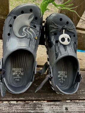 CROCS ADULT Black & Grey Nightmare Before Christmas CROCS ZERO glows in the dark